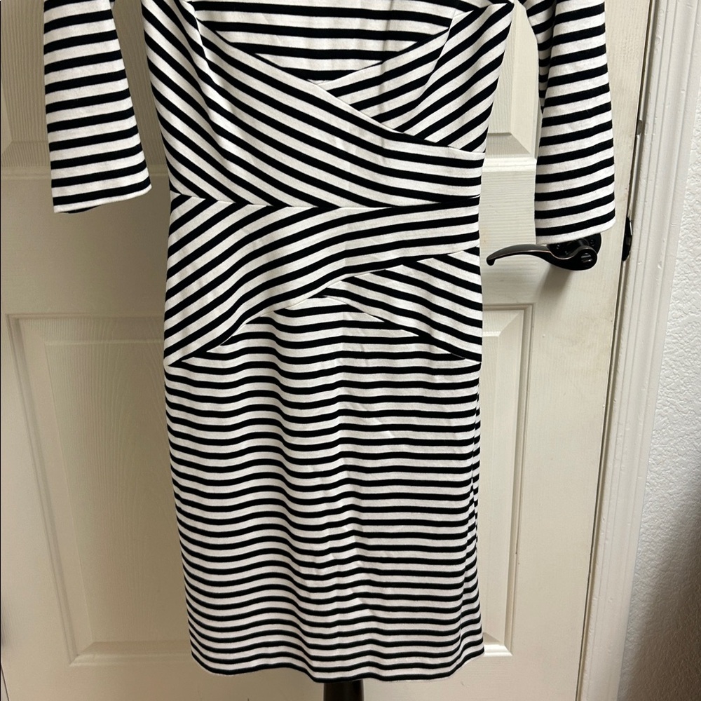 ANTONIO MELANI Black and White Lined Striped Dress, Size 0, Excellent Condition - Picture 4 of 8
